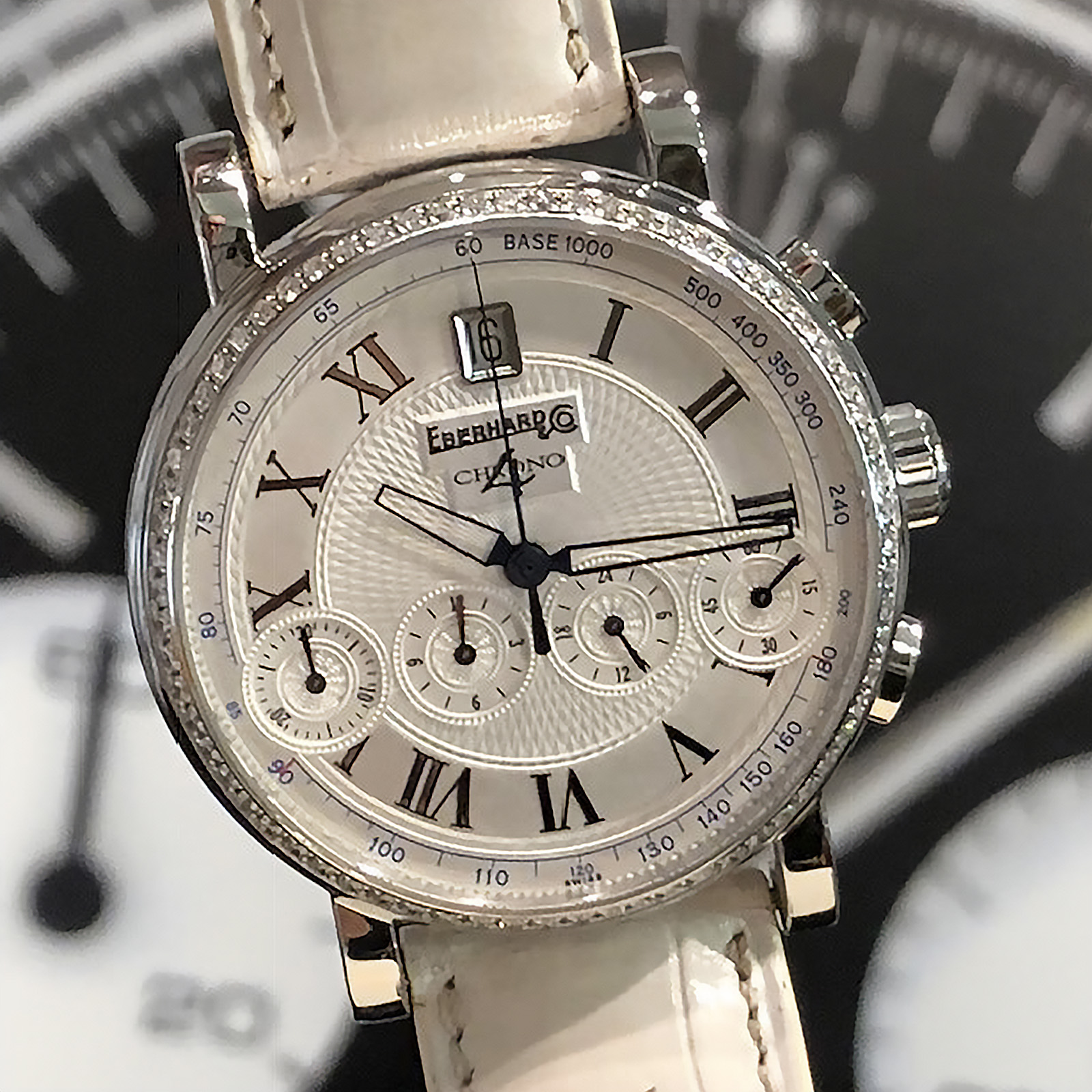 Eberhard & Co. Chrono 4 BELLISSIMO VITRÉ 31043.10 BR - Diamond Bezel